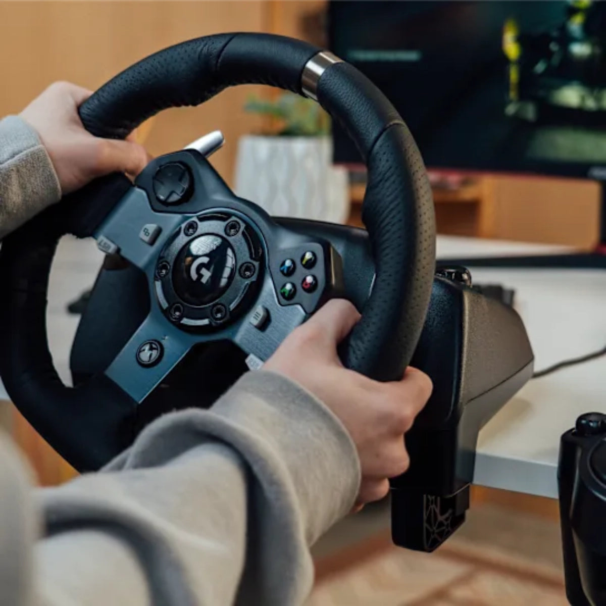 Logitech G920 Driving Force Racing Wheel and Pedals for Xbox & PC